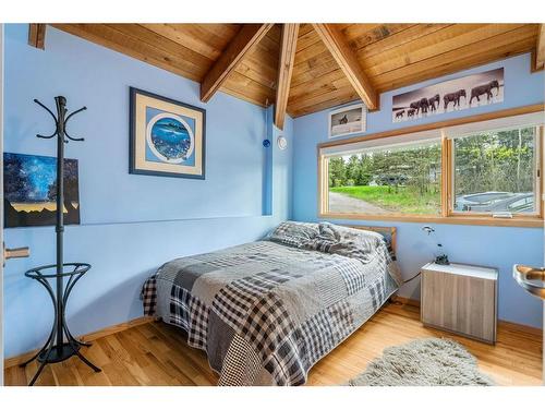 156 Toki Road, Rural Rocky View County, AB - Indoor Photo Showing Bedroom