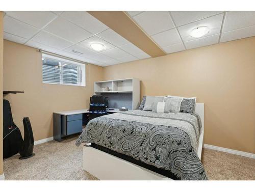 8 Royal Oak Gardens Nw, Calgary, AB - Indoor Photo Showing Bedroom