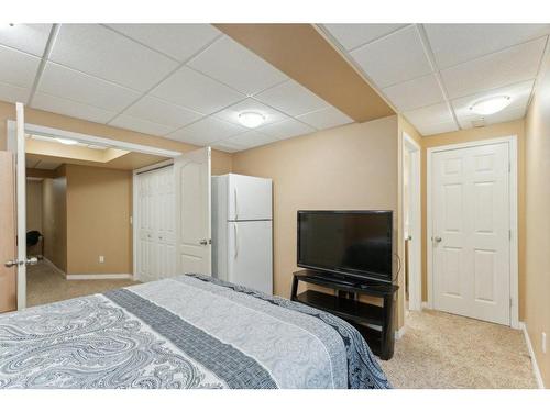 8 Royal Oak Gardens Nw, Calgary, AB - Indoor Photo Showing Bedroom
