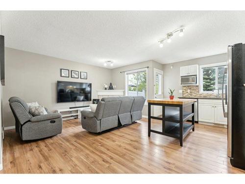 8 Royal Oak Gardens Nw, Calgary, AB - Indoor Photo Showing Living Room