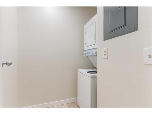 31-1131 Edenwold Heights Nw, Calgary, AB - Indoor Photo Showing Laundry Room