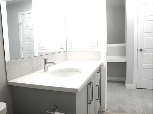 844 Lawthorn Way Se, Airdrie, AB - Indoor Photo Showing Bathroom