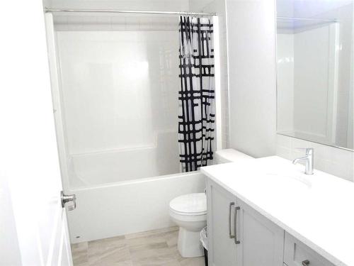 844 Lawthorn Way Se, Airdrie, AB - Indoor Photo Showing Bathroom