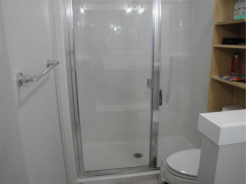 844 Lawthorn Way Se, Airdrie, AB - Indoor Photo Showing Bathroom