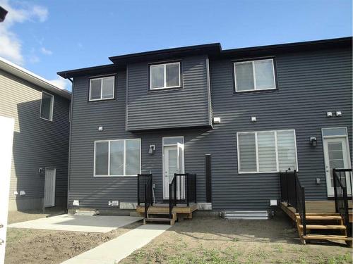 844 Lawthorn Way Se, Airdrie, AB - Outdoor