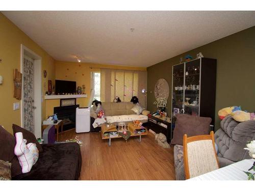 209-35 Richard Court Sw, Calgary, AB - Indoor Photo Showing Living Room