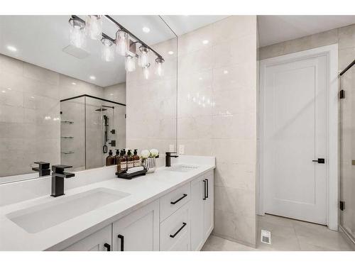 3723 Richmond Road Sw, Calgary, AB - Indoor Photo Showing Bathroom