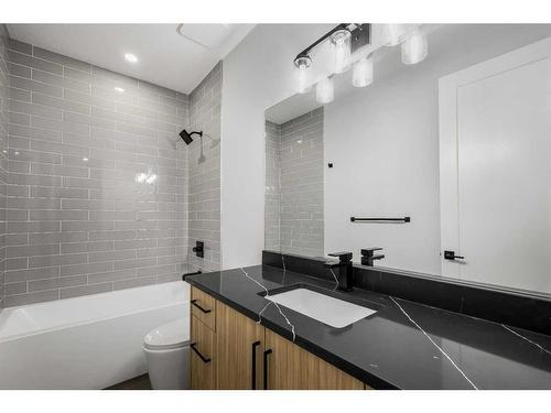 3723 Richmond Road Sw, Calgary, AB - Indoor Photo Showing Bathroom