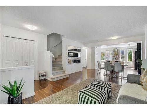 1406 Auburn Bay Square Se, Calgary, AB - Indoor Photo Showing Living Room