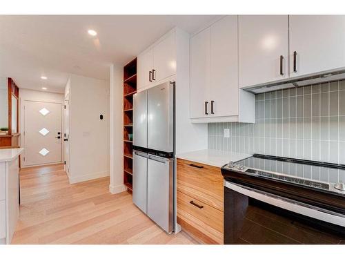 118 Fullerton Road Se, Calgary, AB - Indoor Photo Showing Kitchen