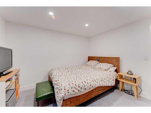 118 Fullerton Road Se, Calgary, AB - Indoor Photo Showing Bedroom