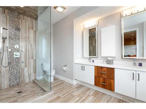 2605 21 Street Sw, Calgary, AB - Indoor Photo Showing Bathroom
