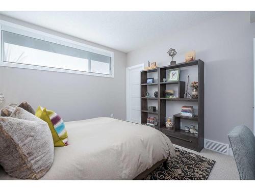 2605 21 Street Sw, Calgary, AB - Indoor Photo Showing Bedroom