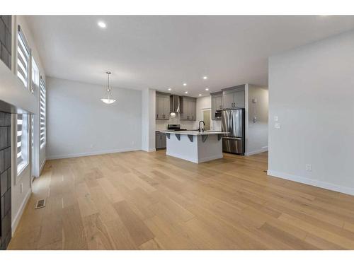 125 Creekstone Path Sw, Calgary, AB - Indoor Photo Showing Kitchen