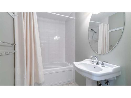 387-223 Tuscany Springs Boulevard Nw, Calgary, AB - Indoor Photo Showing Bathroom