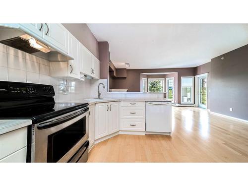 387-223 Tuscany Springs Boulevard Nw, Calgary, AB - Indoor Photo Showing Kitchen