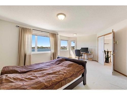 146 Coral Shores Cape Ne, Calgary, AB - Indoor Photo Showing Bedroom