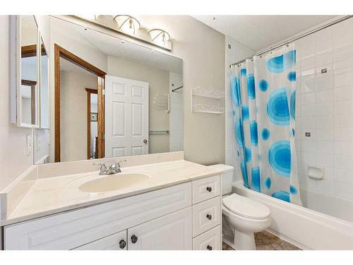 146 Coral Shores Cape Ne, Calgary, AB - Indoor Photo Showing Bathroom