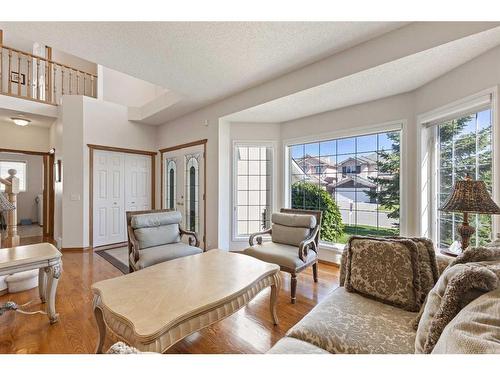 146 Coral Shores Cape Ne, Calgary, AB - Indoor Photo Showing Living Room