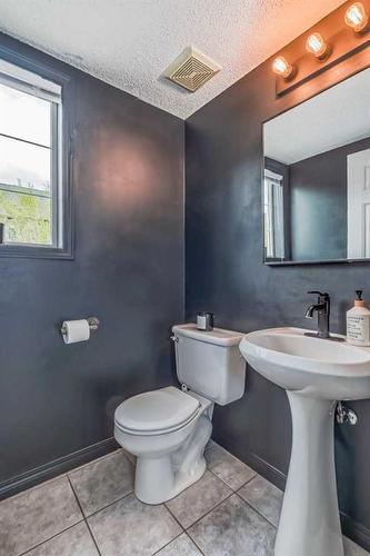 96 Hidden Creek Rise Nw, Calgary, AB - Indoor Photo Showing Bathroom