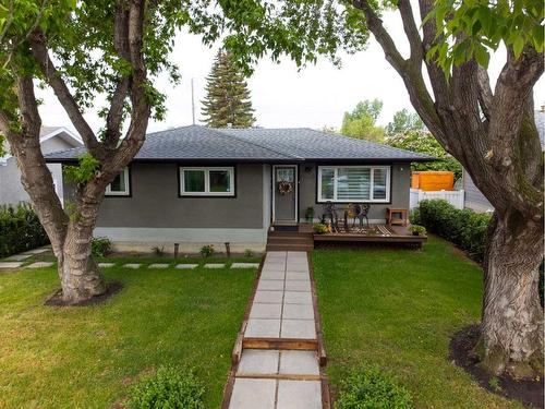 9407 Albany Place Se, Calgary, AB - Indoor Photo Showing Kitchen With Upgraded Kitchen