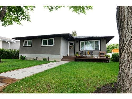 9407 Albany Place Se, Calgary, AB - Indoor Photo Showing Kitchen With Stainless Steel Kitchen With Double Sink With Upgraded Kitchen