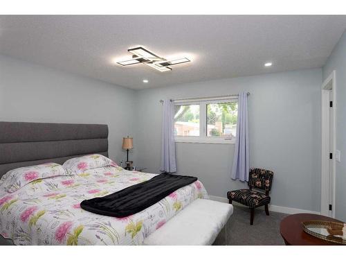 9407 Albany Place Se, Calgary, AB - Indoor Photo Showing Bedroom