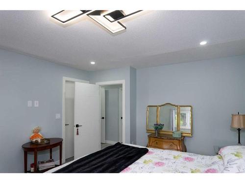 9407 Albany Place Se, Calgary, AB - Indoor Photo Showing Bedroom