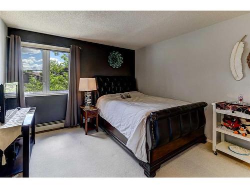3021 Edenwold Heights Nw, Calgary, AB - Indoor Photo Showing Bedroom