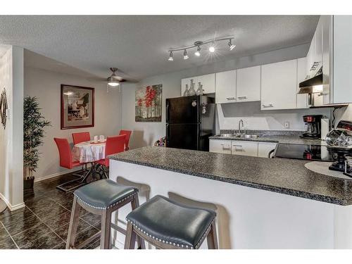 3021 Edenwold Heights Nw, Calgary, AB - Indoor Photo Showing Kitchen