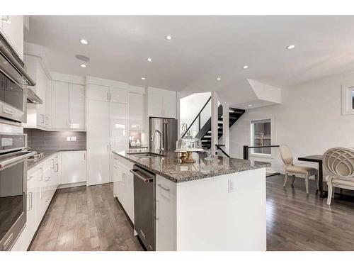 3147 35 Avenue Sw, Calgary, AB - Indoor Photo Showing Kitchen With Stainless Steel Kitchen With Upgraded Kitchen