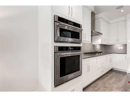 3147 35 Avenue Sw, Calgary, AB - Indoor Photo Showing Kitchen