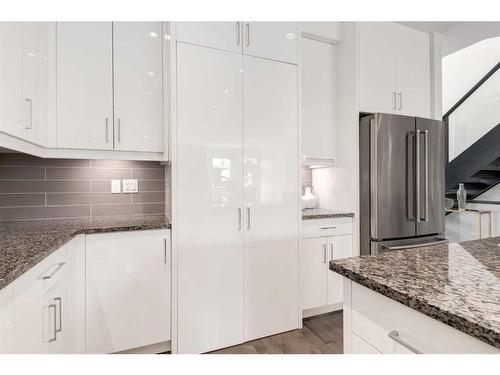 3147 35 Avenue Sw, Calgary, AB - Indoor Photo Showing Kitchen With Upgraded Kitchen