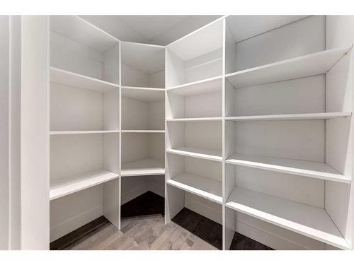 3147 35 Avenue Sw, Calgary, AB - Indoor With Storage