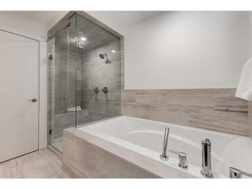 3147 35 Avenue Sw, Calgary, AB - Indoor Photo Showing Bathroom