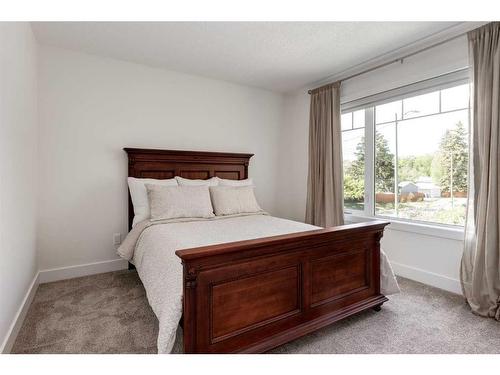 3147 35 Avenue Sw, Calgary, AB - Indoor Photo Showing Bedroom