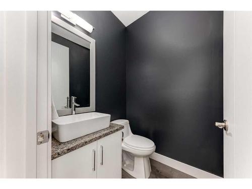 3147 35 Avenue Sw, Calgary, AB - Indoor Photo Showing Bathroom
