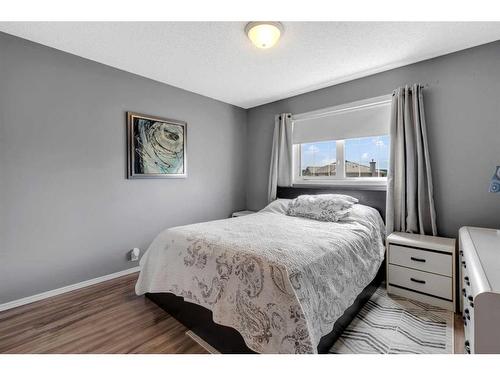 26 Scenic Ridge Way Nw, Calgary, AB - Indoor Photo Showing Bedroom