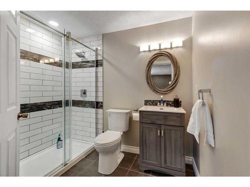 26 Scenic Ridge Way Nw, Calgary, AB - Indoor Photo Showing Bathroom