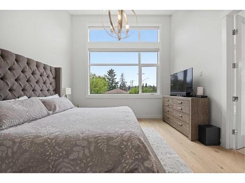 4325 13 Avenue Sw, Calgary, AB - Indoor Photo Showing Bedroom