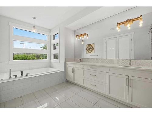 4325 13 Avenue Sw, Calgary, AB - Indoor Photo Showing Bathroom