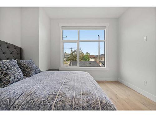 4325 13 Avenue Sw, Calgary, AB - Indoor Photo Showing Bedroom