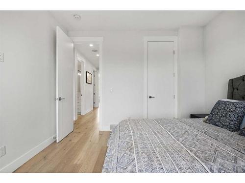 4325 13 Avenue Sw, Calgary, AB - Indoor Photo Showing Bedroom