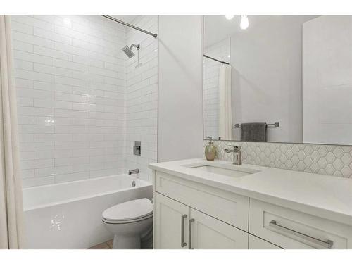 4325 13 Avenue Sw, Calgary, AB - Indoor Photo Showing Bathroom