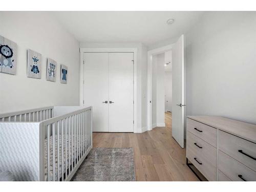 4325 13 Avenue Sw, Calgary, AB - Indoor Photo Showing Bedroom