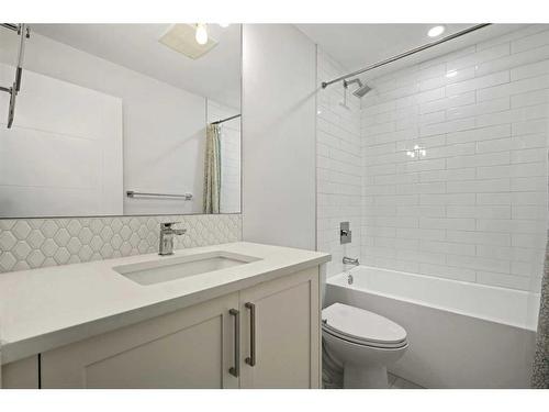 4325 13 Avenue Sw, Calgary, AB - Indoor Photo Showing Bathroom