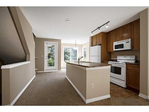 245 Mckenzie Towne Lane Se, Calgary, AB - Indoor Photo Showing Kitchen