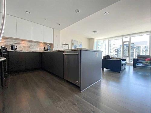 1305-510 6 Avenue Se, Calgary, AB - Indoor Photo Showing Kitchen