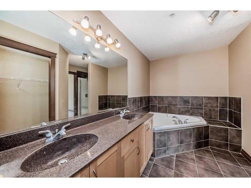 203-4 Hemlock Crescent Sw, Calgary, AB - Indoor Photo Showing Bathroom