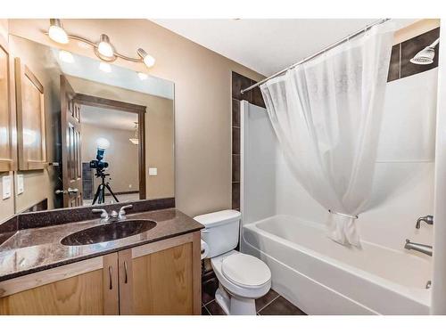 203-4 Hemlock Crescent Sw, Calgary, AB - Indoor Photo Showing Bathroom